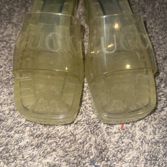 Gucci - Picture 2 of 3